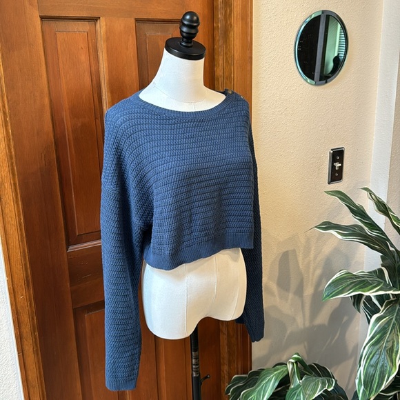NWT Zara Crop Sweater. Size Large - Picture 9 of 11